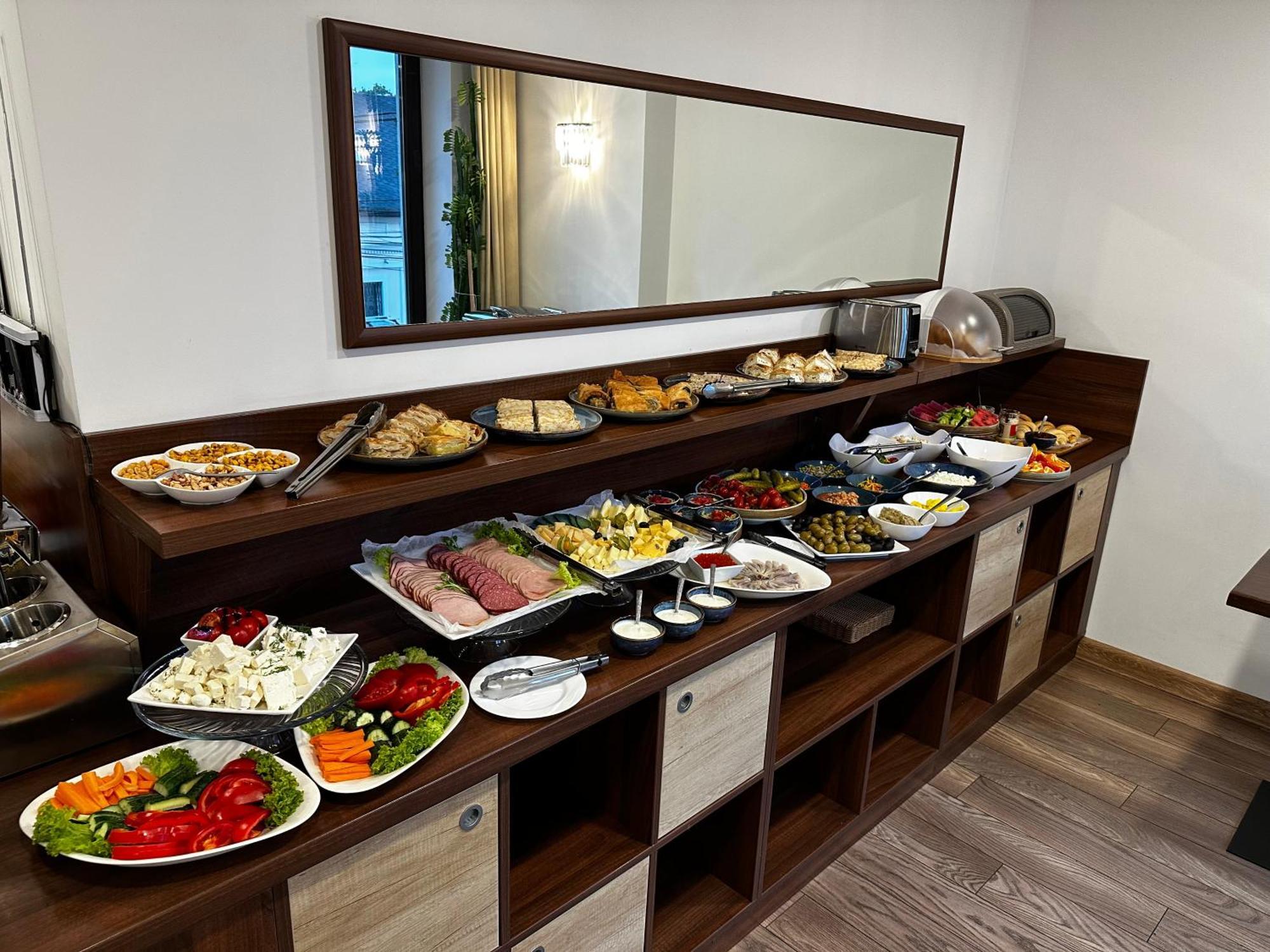 Bernardazzi Grand Hotel Кишинев Екстериор снимка